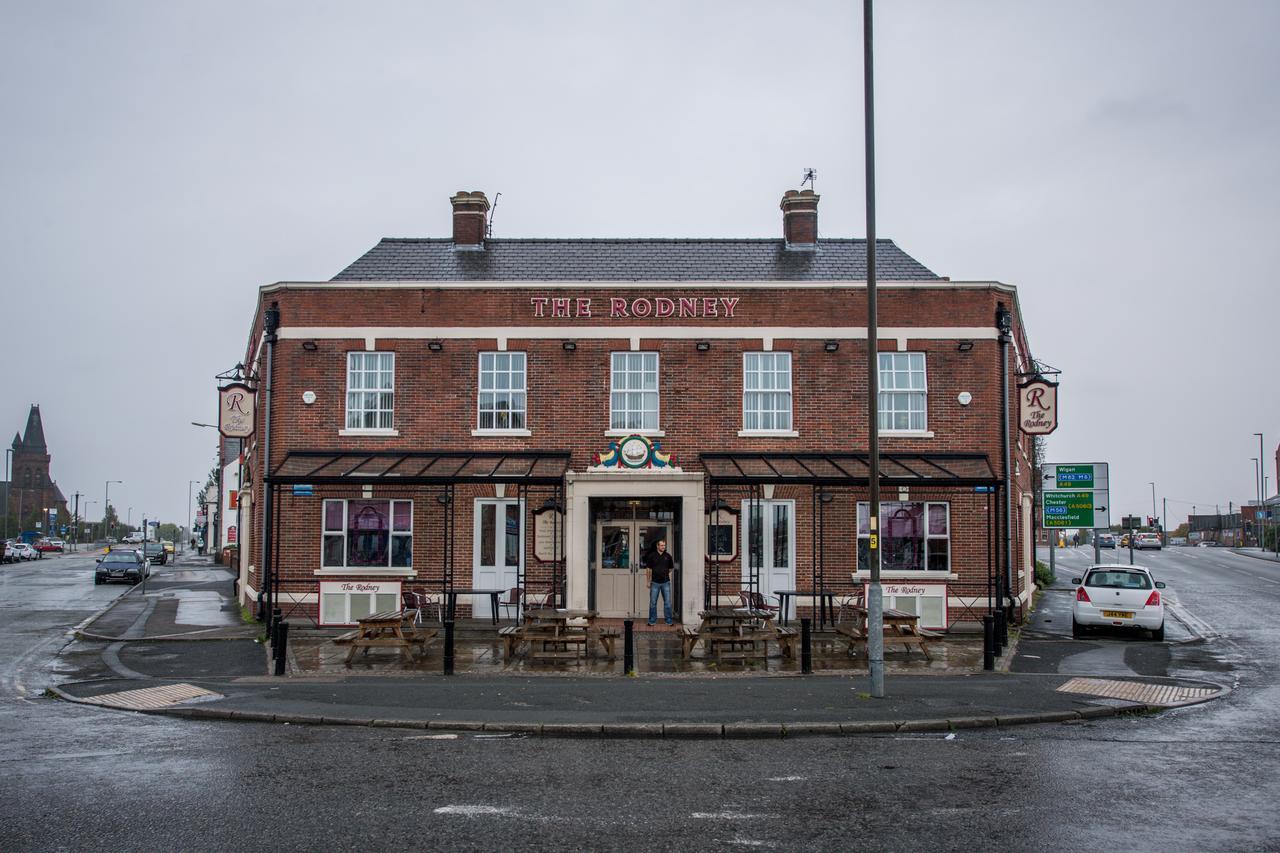 Hotel The Rodney Warrington Exterior foto